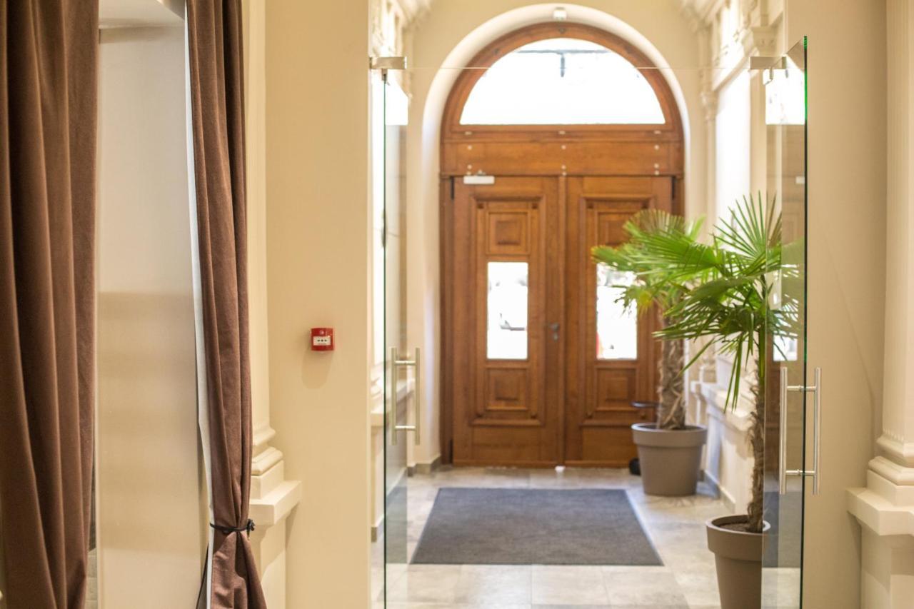 Grand Hedonist Hotel 4*