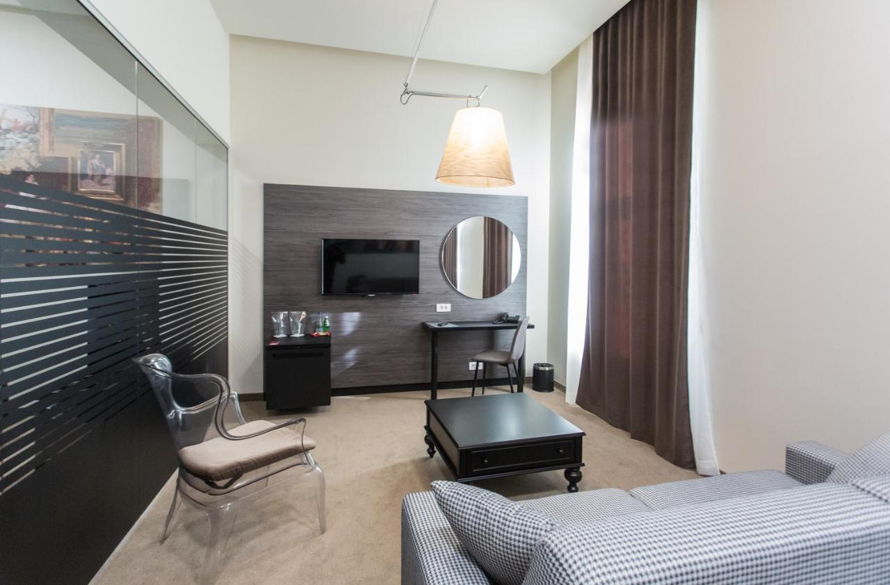 Grand Hedonist Hotel